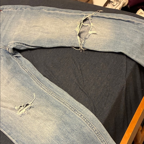 Old Navy Women's Light Blue Distressed Jeans - Picture 4 of 6